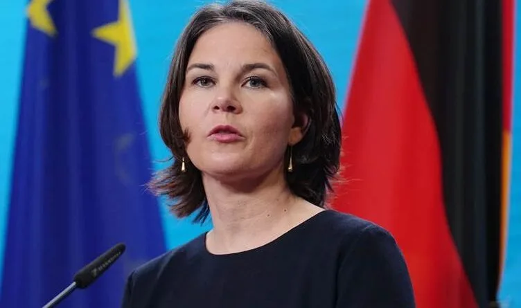 Wezîra Karên Derve ya Almanyayê li ser Kobaniyê peyamek belav kir
                                                                                        
                                                                                    

                                                                                        
                                                                                            Piştî Sûriyeyiyan herî zêde welatiyên Tirkiyeyê koçî Almanyayê dikin
                                                                                        
                                                                                    

                                                                                        
                                                                                            Denîz Undav got 'Kurd im' û tîma neteweyî ya Tirkiyeyê red kir
                                                                                        
                                                                                    

                                                                                        
                                                                                            Erdogan û Serokkomarê Almanyayê Steinmeier civiyan
                                                                                        
                                                                                    

                                                                                        
                                                                                            Tirkiyeyê hebûna agirbestê red kir û dîsa gef xwar
                                                                                        
                                                                                    

                                                                                        
                                                                                            6 DAIŞî hatin berdan, ji ber kuştina 45 kesan hatibûn girtin
                                                                                        
                                                                                    

                                                                                        
                                                                                            7 civîn, 7 pêşniyar: CHP ji bo Sûriyeyê çi dixwaze?
                                                                                        
                                                                                    

                                                                                        
                                                                                            Hadî Behre li ser şerê li Kobaniyê axivî: ‘Madem rêxistin heye dê operasyon berdewam bin’
                                                                                        
                                                                                    

                                                
                                                    Parlamentera DEM Partiyê: Ti sûda lawazkirina Kurdên Rojava ji Tirkiyeyê nîne
                                                
                                            

                                                    
                                                        Wezîrê Dadê yê Tirkiyeyê li ser serdana Hevserokên DEM Partiyê ya Îmraliyê axivî
                                                    
                                                

                                                    
                                                        Nêrîna xelkê Stenbolê li ser vegera penaberan çi ye?
                                                    
                                                

                                                    
                                                        11 kes ji ber ku bi Ahmet Ozer re axivîne hatin girtin: Keremo jî di nav de ye
                                                    
                                                

                                                    
                                                        HAK-PAR, PSK û PWKyê bi hev re Roja Alaya Kurdistanê pîroz kir