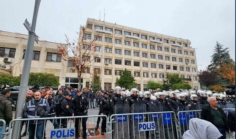 Qeyûmê Êlihê 19 karkerên din jî ji kar derxistin