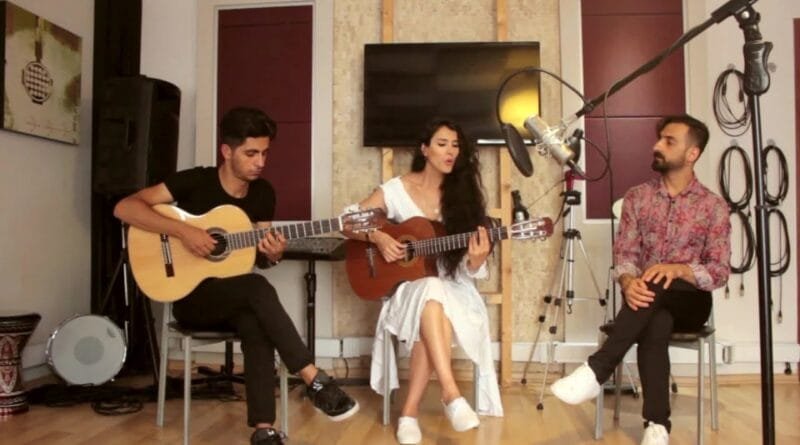 Ruken Yılmaz, Serhat Kural - Min Ew Kesem [Soranî] (Performansa Zindî © Kom Müzik)