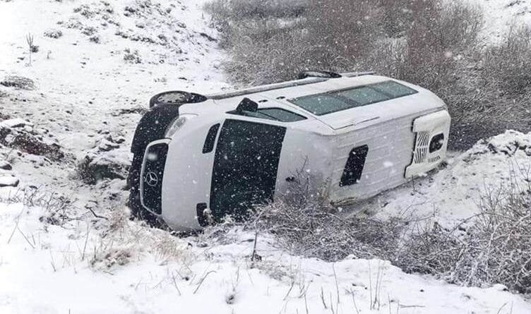 Li Çewlîgê minîbus wergeriya: 9 kes birîndar bûn