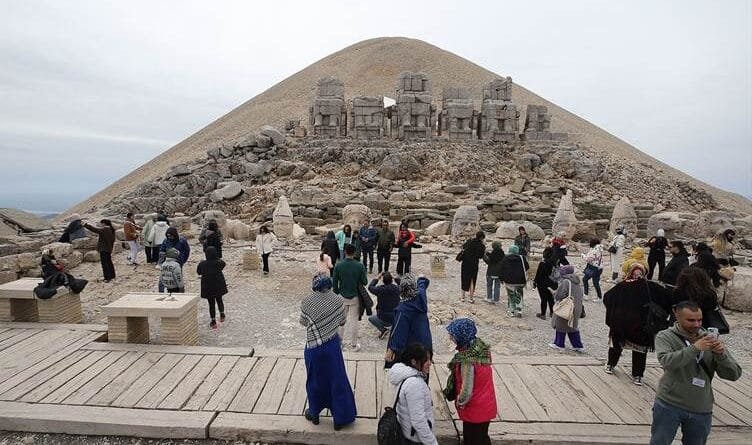 6 hezar kesan Cejna Remezanê Çiyayê Nemrûdê...