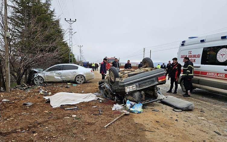 Li Mereşê qeza: 3 mirî û 3 birîndar