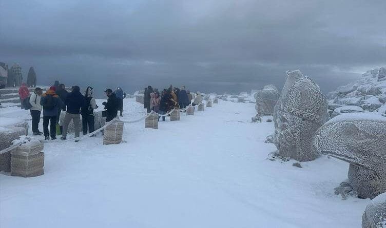 Berfa nîsanê lûtkeya Çiyayê Nemrûdê xemiland