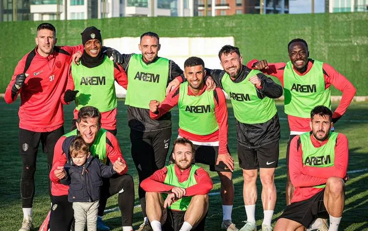 Amedspor sibe mazûvan e, maçeke krîtîk e