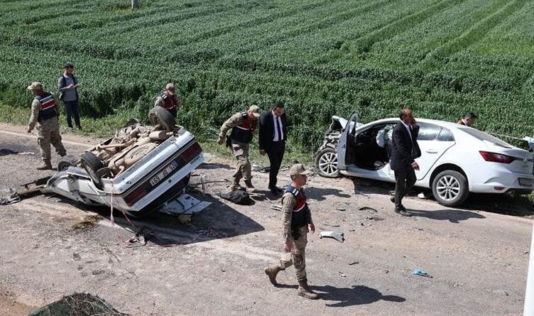 Li Rihayê 2 otomobîl li hev qelibîn: 3 mirî, 2...