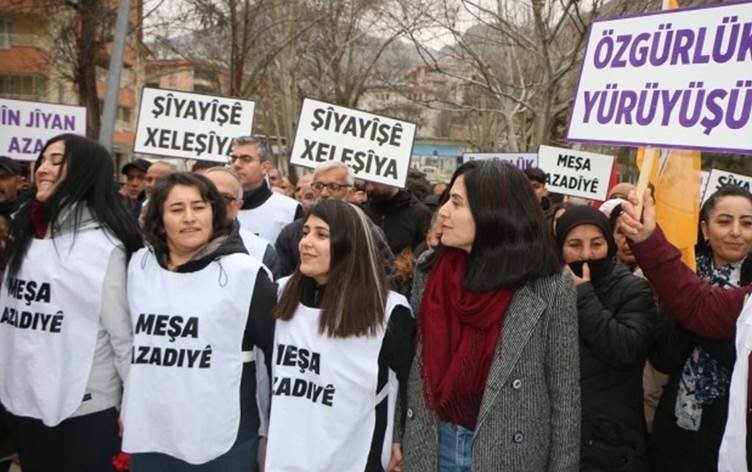 DÊRSIM - Ji ber stranên Kurdî li 5 kesan 10 meh...