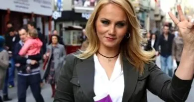 Stranbêj Pinar Aydinlar hat berdan
