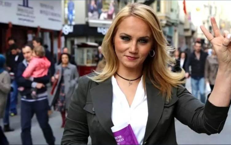 Stranbêj Pinar Aydinlar hat berdan