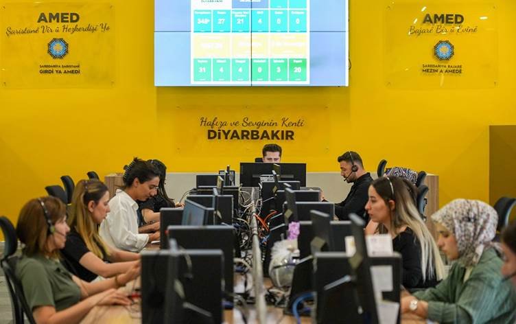 Şaredariya Amedê xizmeta Kurdî jî li navenda...