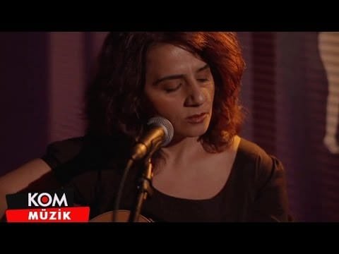 Aygül Erce - Kırık Bir Kurşun Kalemin Şiiri (Official Video © Kom Müzik)