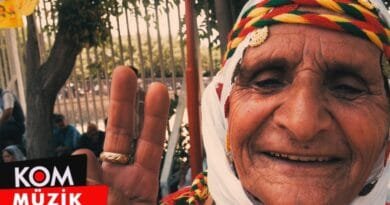 Komîna Muzîkê Ya Tevna Jinê - Diparêzin (2020 © Kom Müzik)