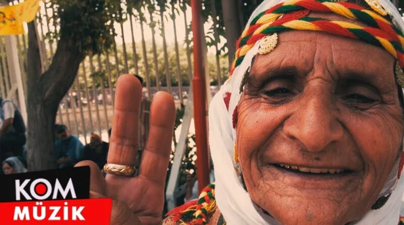 Komîna Muzîkê Ya Tevna Jinê - Diparêzin (2020 © Kom Müzik)