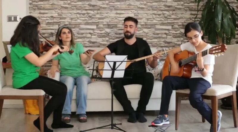 Başak Demirtaş - Korkma, Bağır! [Demirtaş Ailesi ve Azad Bedran]  (Official Audio © Kom Müzik)