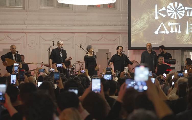 ALMANYA - Muzîka Koma Amed ji birînên Şingalê re...