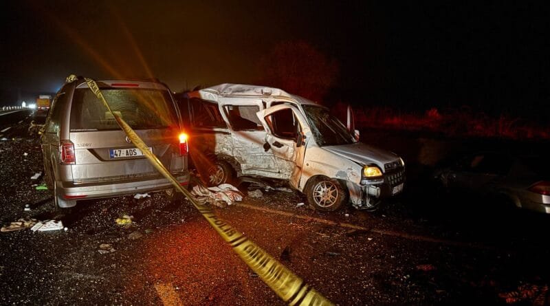 Li Mêrdînê 3 otomobîl li hev qelibîn: Mirî û...