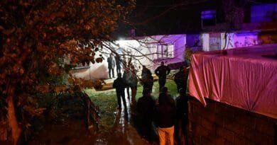 Li Semsûrê kesekî hevjîna xwe û hevlingê xwe...