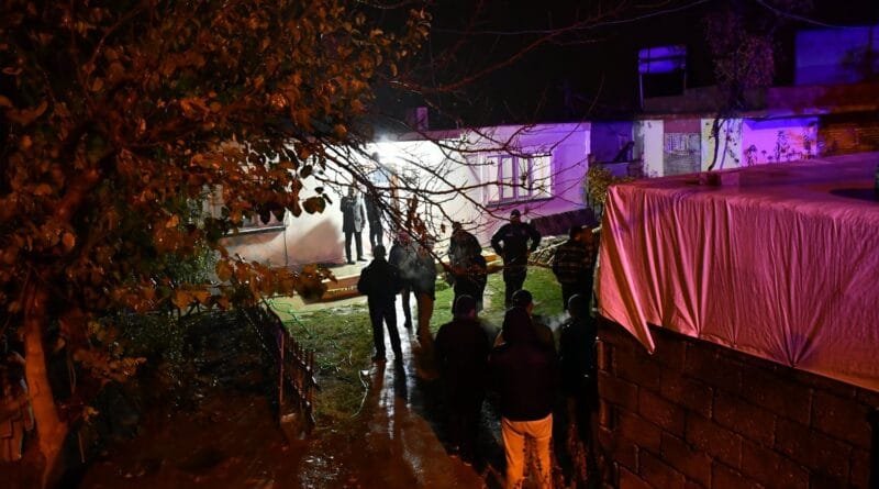 Li Semsûrê kesekî hevjîna xwe û hevlingê xwe...