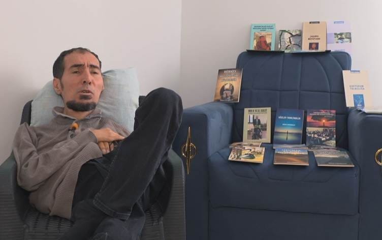 Nivîskarê bê dest û ling: Çîroka berxwedana...