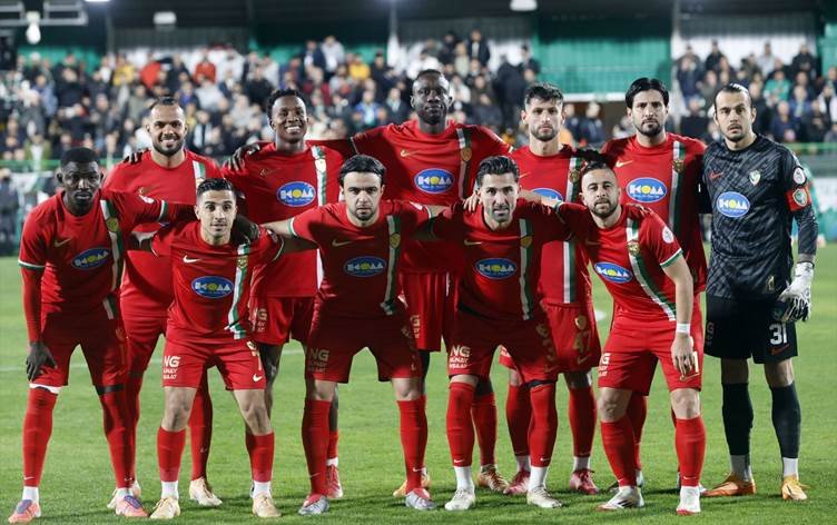 Amedspor bi ser neket, lîdertî çû