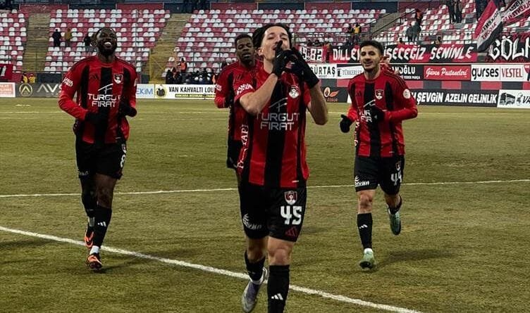 Vansporê li mala xwe Hatayspor perîşan kir: 4-0