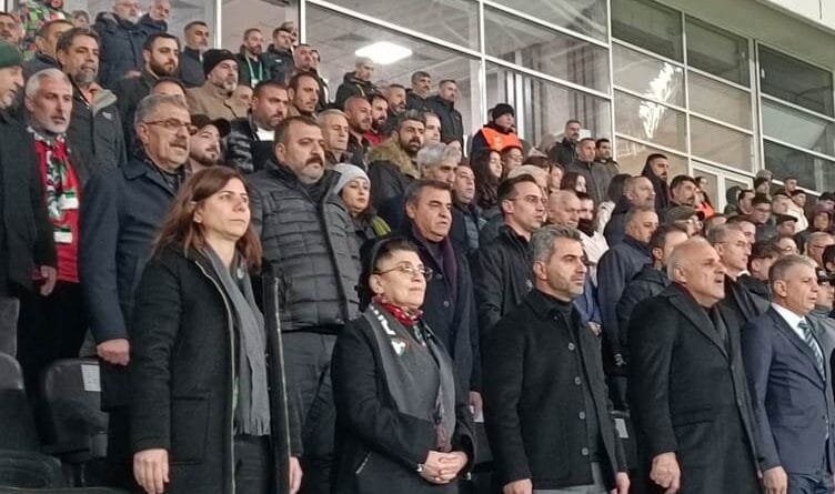 Alîgiran bi dirûşma ‘Leyla Zana rûmeta me ye’...