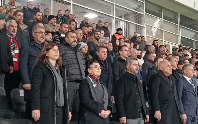 Alîgiran bi dirûşma ‘Leyla Zana rûmeta me ye’...