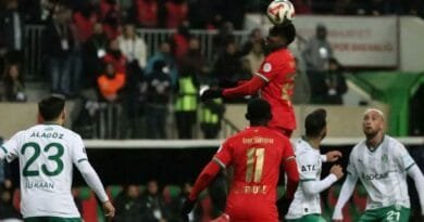 Leyla Zana jî li stadyumê bû: Amedsporê Igdirspor...