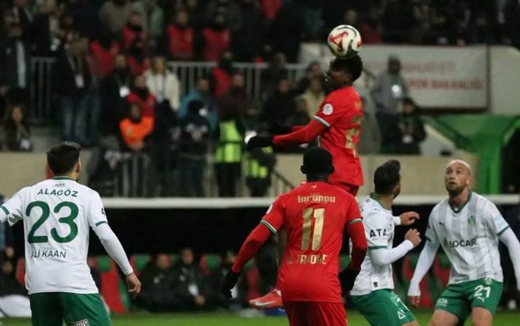 Leyla Zana jî li stadyumê bû: Amedsporê Igdirspor...