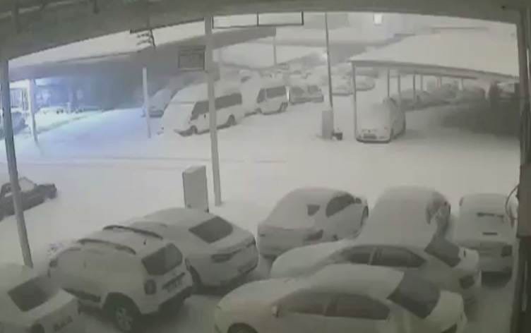 RIHA - Banê bazara otomobîlan hilweşiya û...