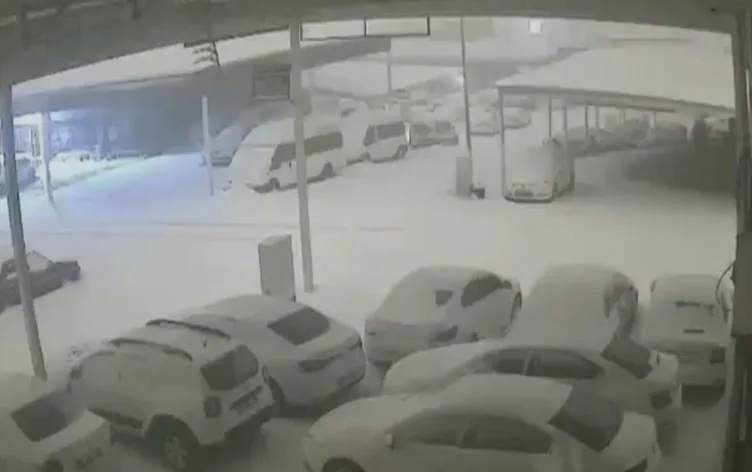 RIHA - Banê bazara otomobîlan hilweşiya û...