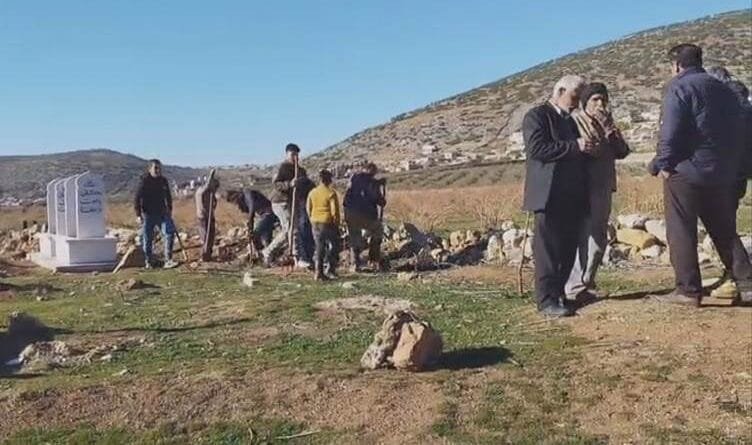 Li Efrînê jiyan vedigere: Gundiyan li goristanê...