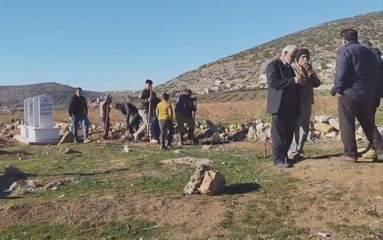 Li Efrînê jiyan vedigere: Gundiyan li goristanê...