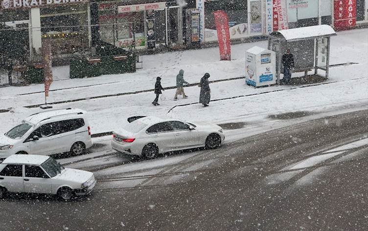 Li 63 parêzgehên Tirkiye û Bakurê Kurdistanê...