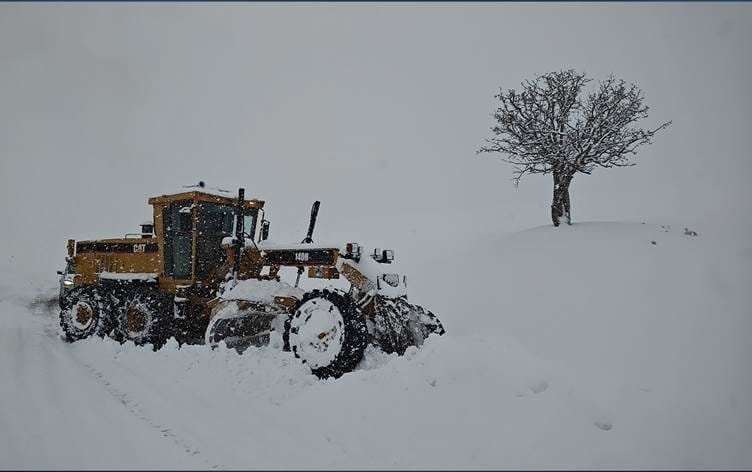 Li Bakur zivistan dijwar e û rêyên 1012 gundan...