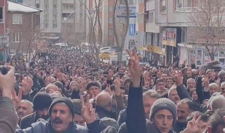 Li Wanê bi hezaran kes ji bo Rojavayê Kurdistanê...