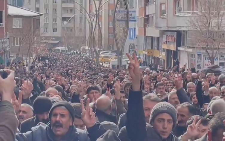 Li Wanê bi hezaran kes ji bo Rojavayê Kurdistanê...