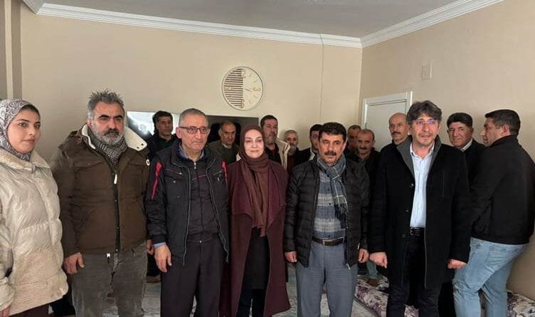 Girtiyê Kurd piştî 33 salan azad bû: ‘Gelo asman...