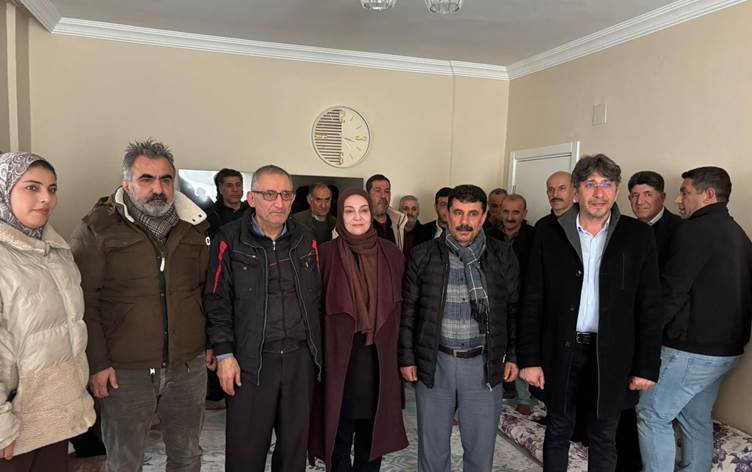 Girtiyê Kurd piştî 33 salan azad bû: ‘Gelo asman...