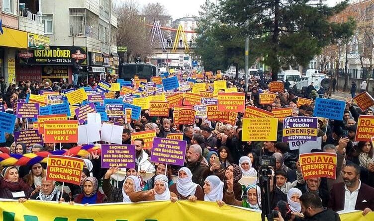 Amed ji bo Rojavayê Kurdistanê meşiya: 'Kurd yek...