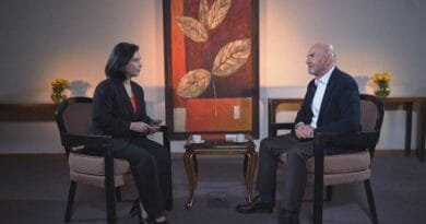 Berken Bereh: Me bi helbesta Kurdî rûmeta...