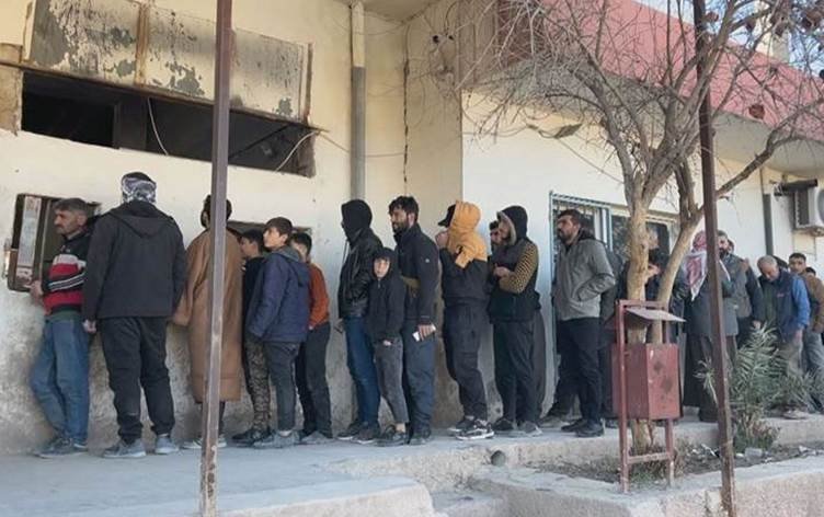 Kobanî di bin dorpêçê de ye û nan nemaye