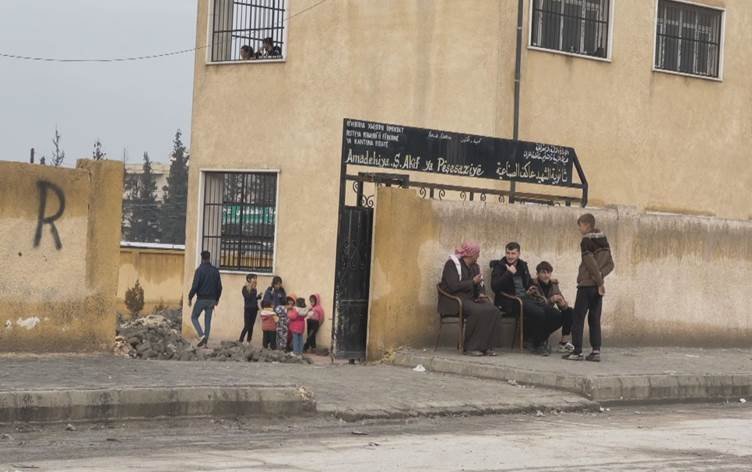 Li Kobaniyê 72 hezar xwendekar ji perwerdeyê...