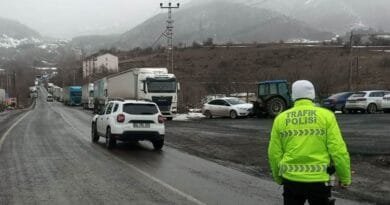 Li Erdexanê ji ber berfê rê li barhilgiran hat...