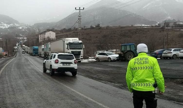 Li Erdexanê ji ber berfê rê li barhilgiran hat...