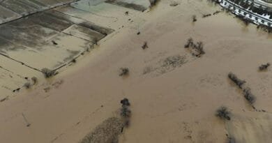 Li Semsûrê çemek di ser re çû: Zevî di bin avê de...