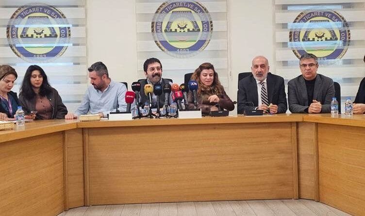 Platforma Amedê: 25 barhilgir gihîştin Kobaniyê