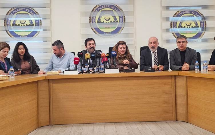 Platforma Amedê: 25 barhilgir gihîştin Kobaniyê