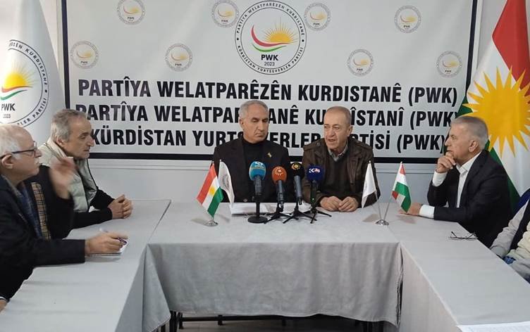 PWKyê li Amedê Roja Zimanê Dayîkê pîroz kir:...