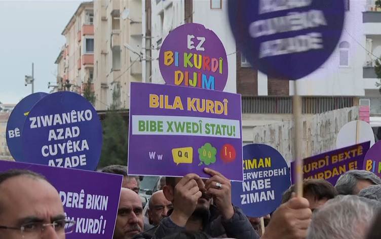 Parlamenterê CHPyê: Zimanê dayikê ne gef e, maf e