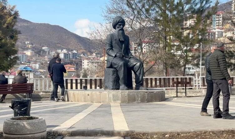 'Zêr û xanî dixwazin': Ciwan ji Dêrsimê koç...